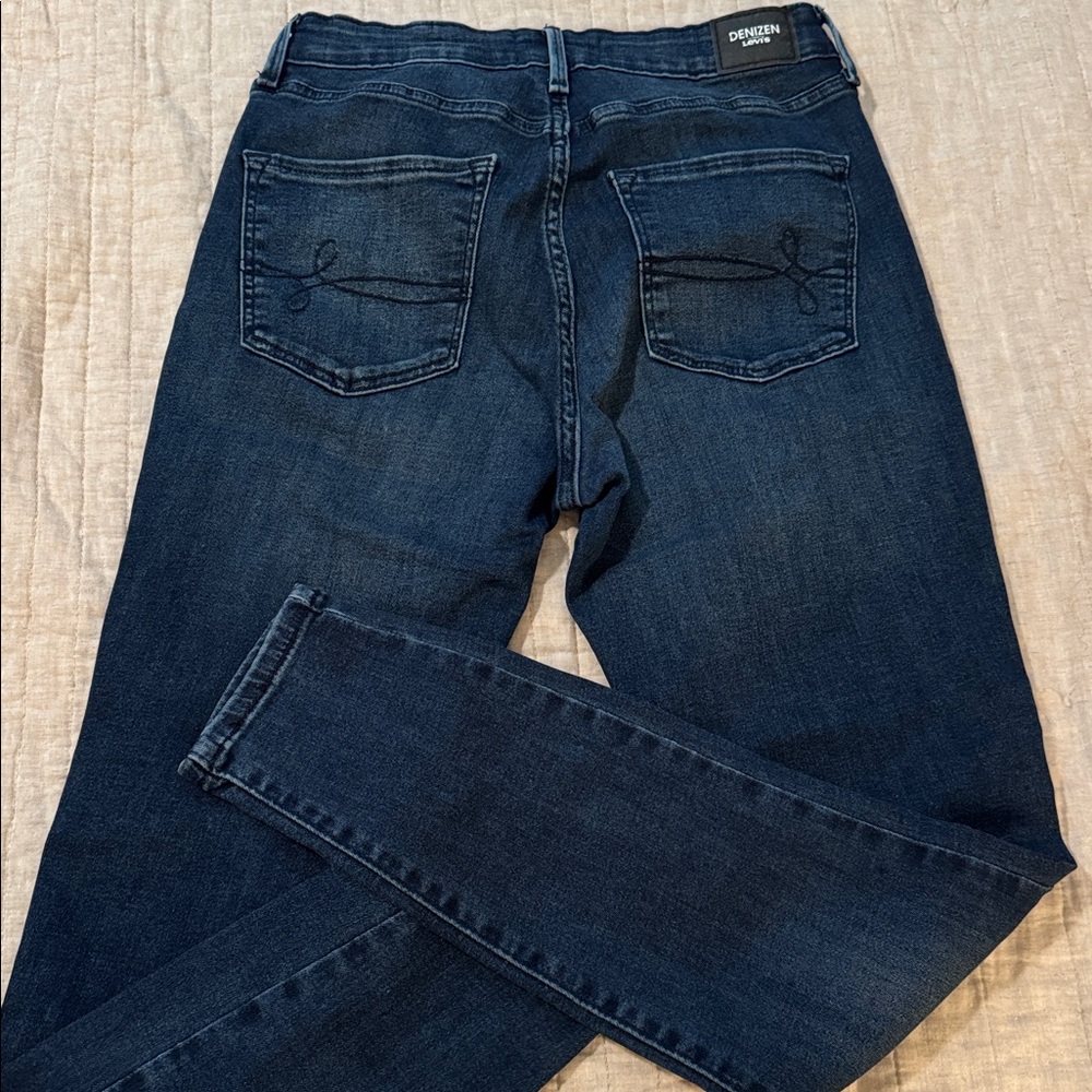 Levi's Dark Indigo High Rise Jeans - Picture 6 of 7